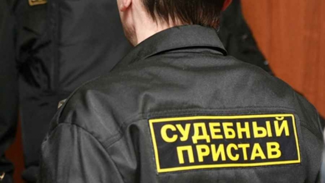 В Нижнегорске судебные приставы «вылавливали» должников на улице В Нижнегорске судебные приставы «вылавливали» должников на улице