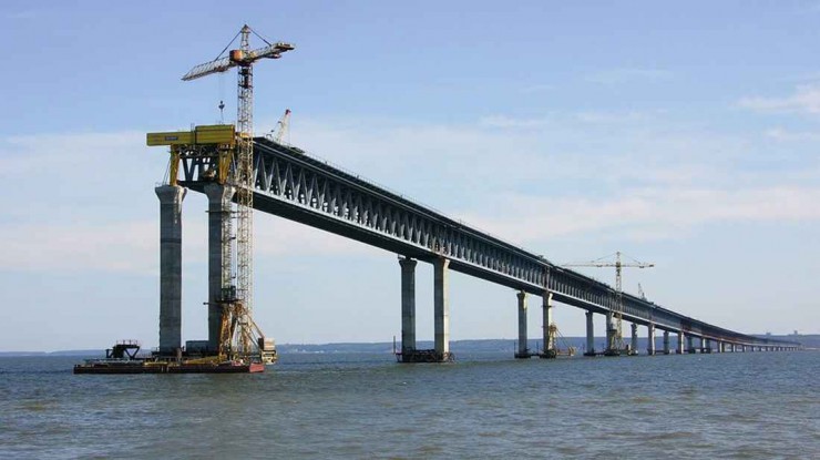 На строительство моста в Крым требуются рабочие На строительство моста в Крым требуются рабочие