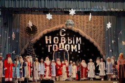 Дед Мороз и Снегурочка  в Нижнегорске