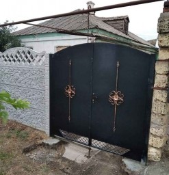 ​Еврозабор, Ворота